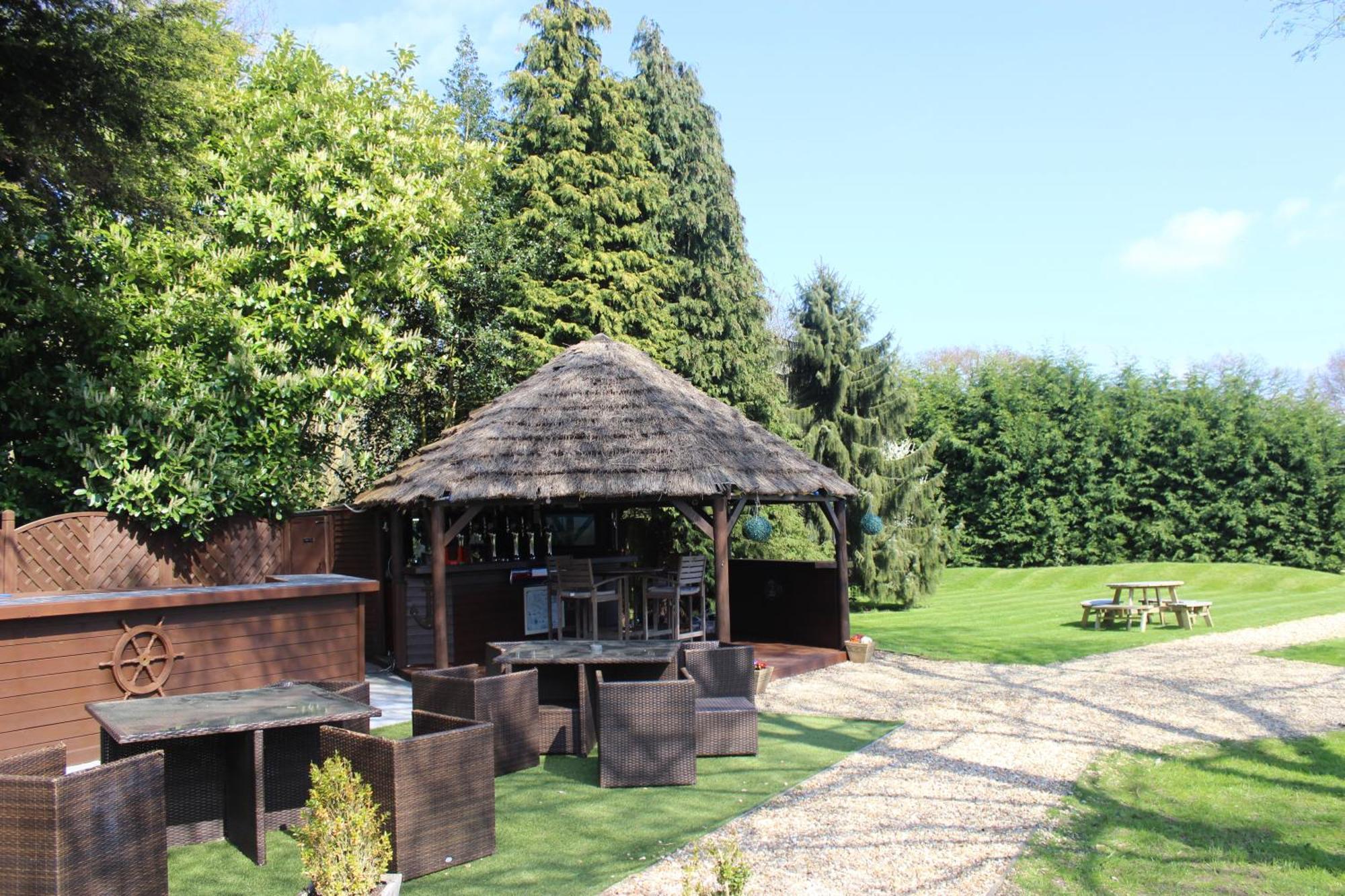 The Limes Country Lodge Hotel & Admiral Restaurant Solihull Exterior foto